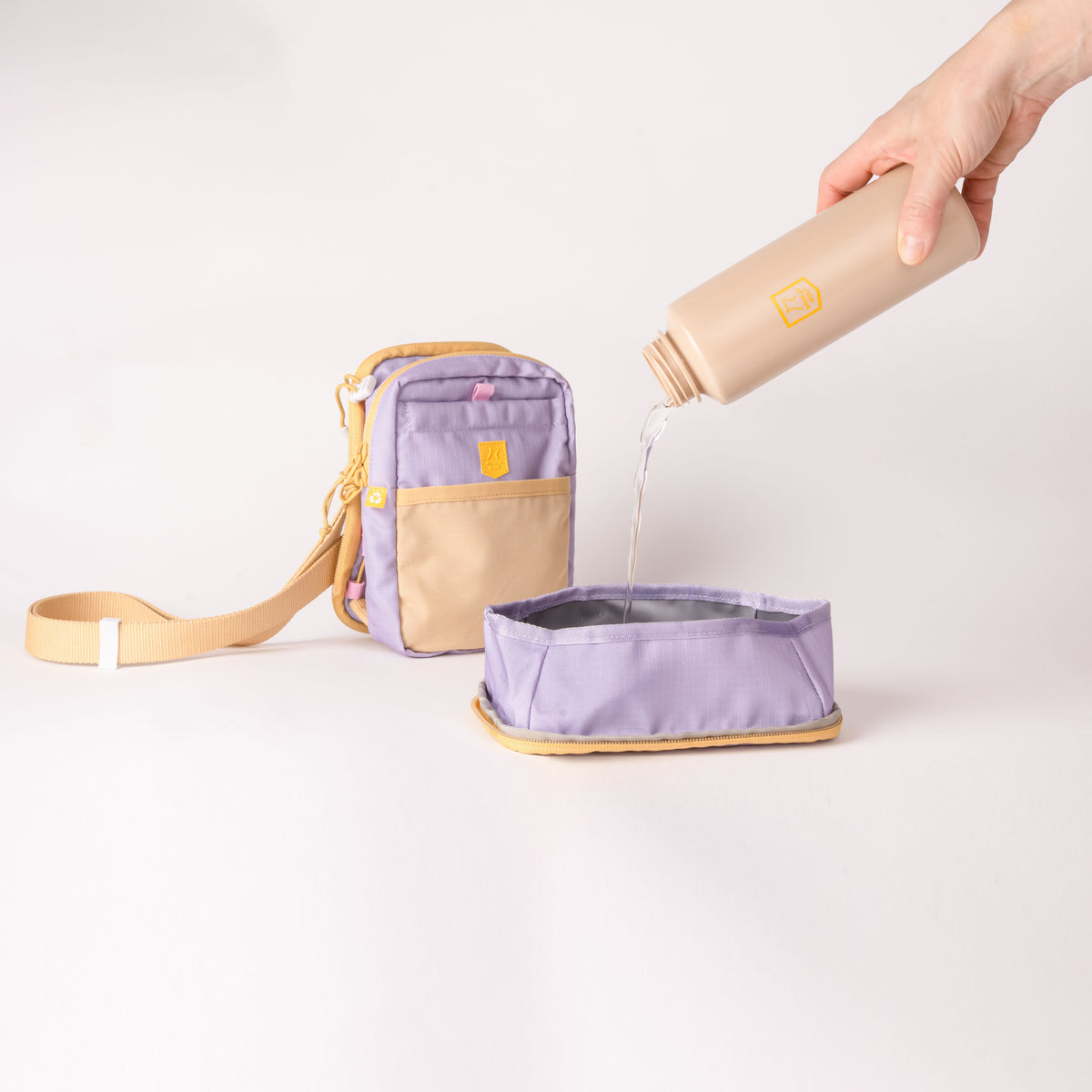 Woolly Wolf Hydration Shoulder Bag + JUOMAPULLO KAUPAN PÄÄLLE